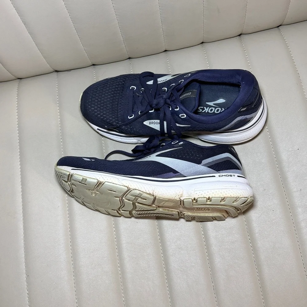 Brooks athletic running